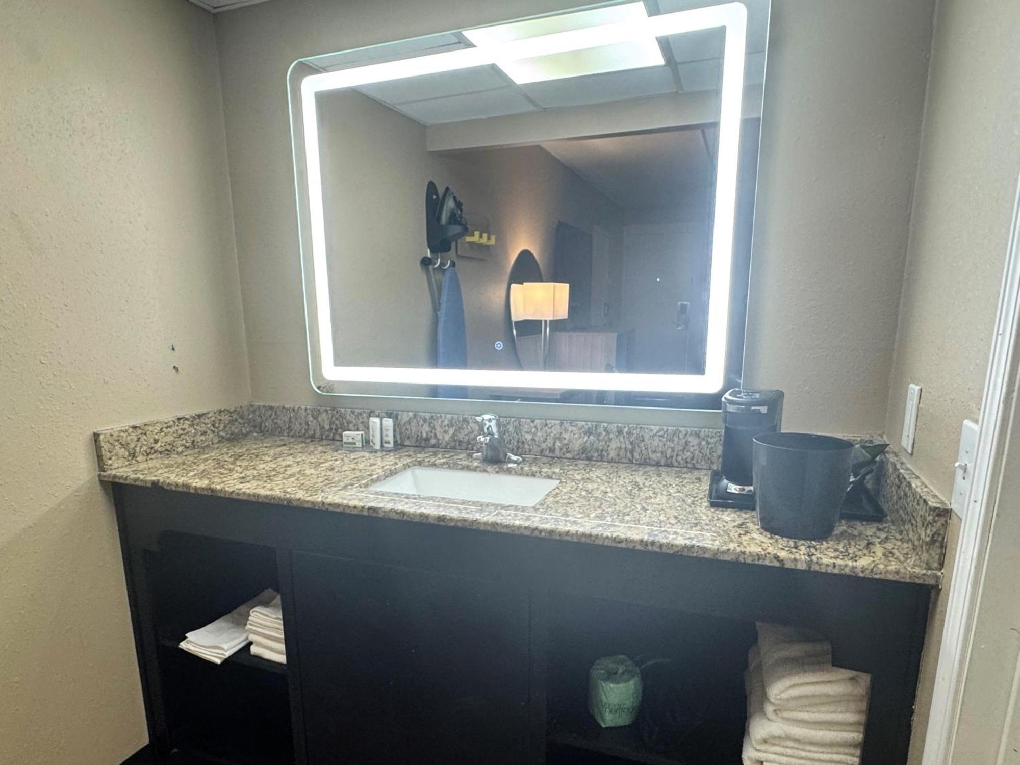 Отель Super 8 By Wyndham Corpus Christi Airport Экстерьер фото