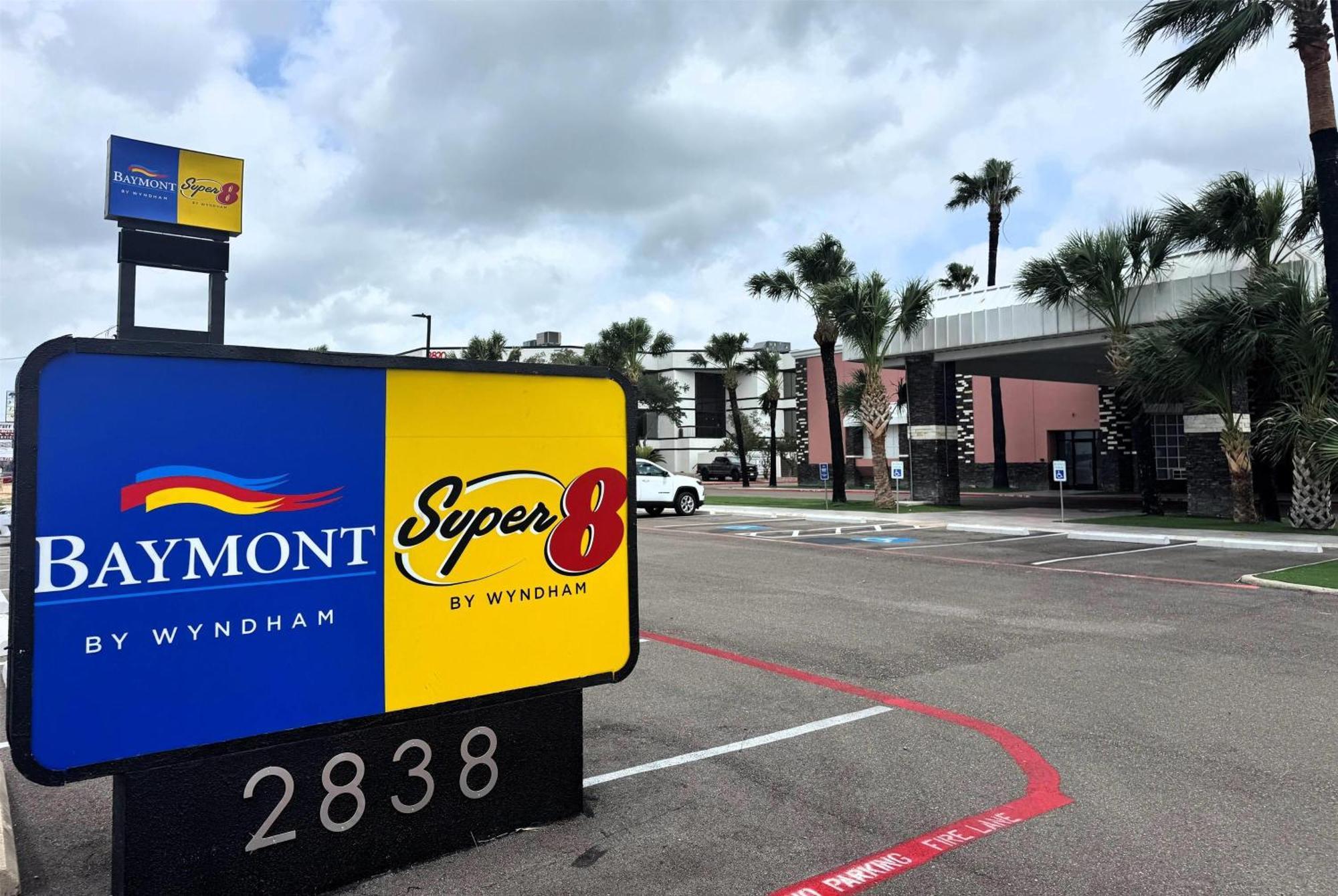 Отель Super 8 By Wyndham Corpus Christi Airport Экстерьер фото